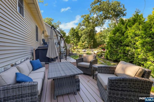 2 Kushaqua Trail, West Milford, NJ 07421