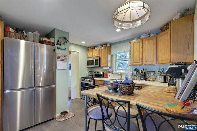2 Kushaqua Trail, West Milford, NJ 07421