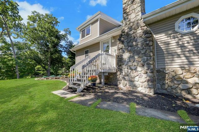 2 Kushaqua Trail, West Milford, NJ 07421