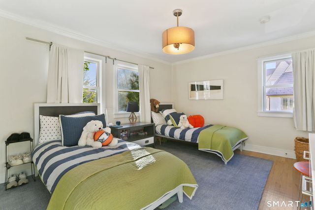 6 Meadowbank Road, Greenwich, CT 06870