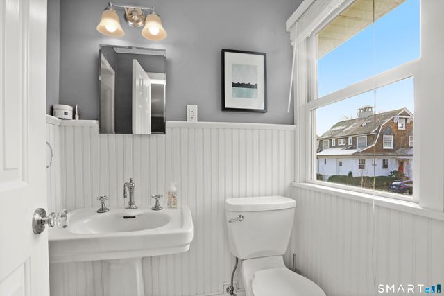 6 Meadowbank Road, Greenwich, CT 06870