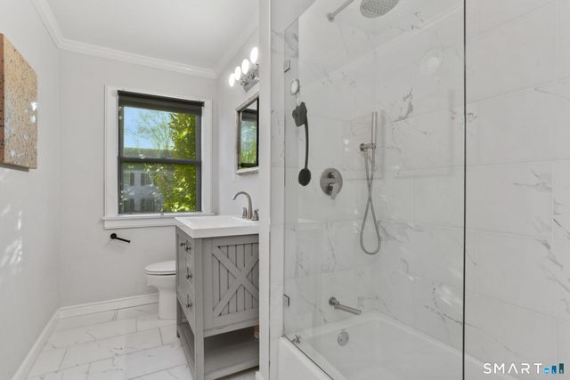 6 Meadowbank Road, Greenwich, CT 06870