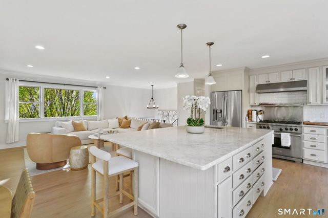 6 Meadowbank Road, Greenwich, CT 06870