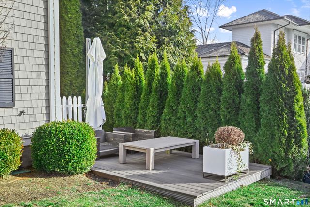 6 Meadowbank Road, Greenwich, CT 06870
