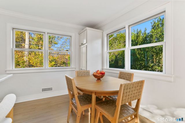 6 Meadowbank Road, Greenwich, CT 06870