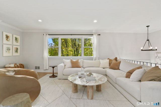 6 Meadowbank Road, Greenwich, CT 06870