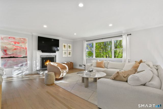 6 Meadowbank Road, Greenwich, CT 06870