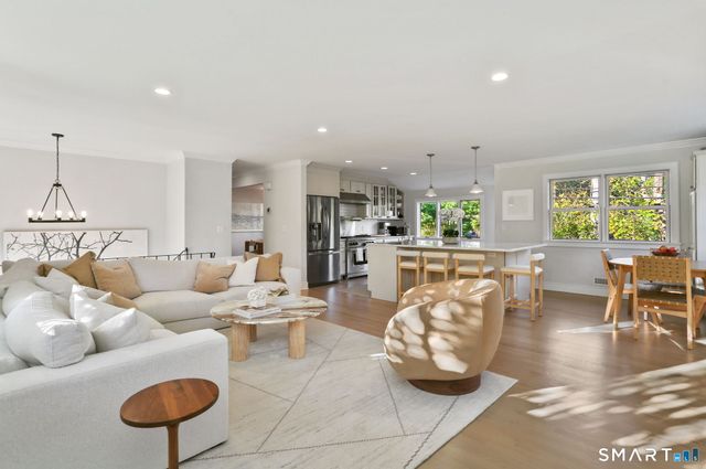 6 Meadowbank Road, Greenwich, CT 06870