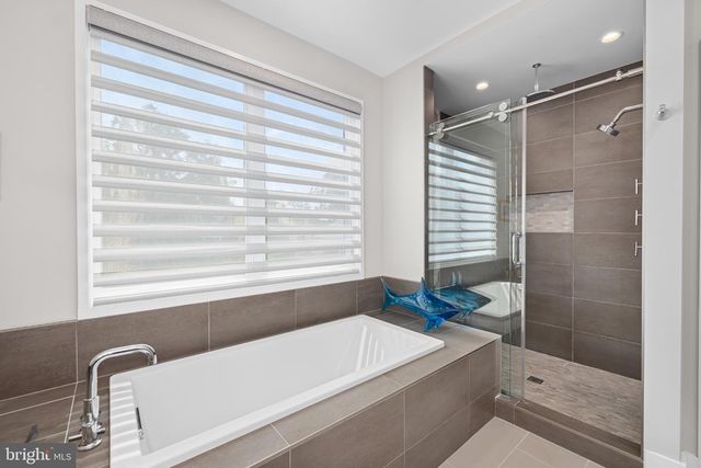 5624 SHERIER PL NW, Washington, DC 20016