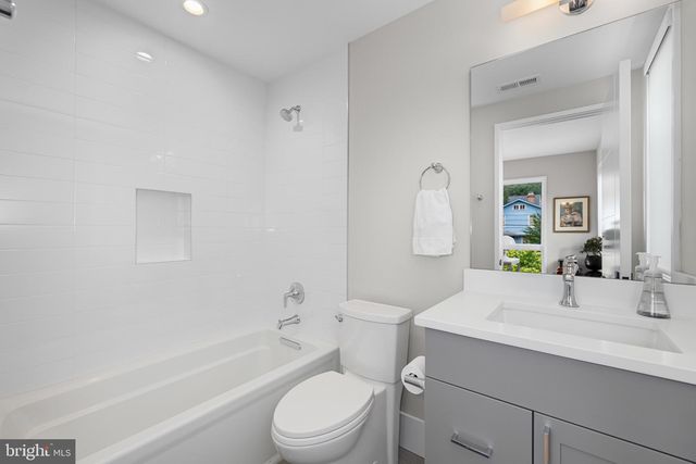 5624 SHERIER PL NW, Washington, DC 20016