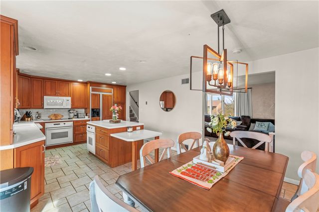 211 Joseph Dr, Canonsburg, PA 15317