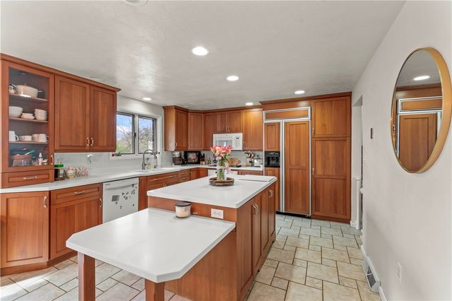 211 Joseph Dr, Canonsburg, PA 15317