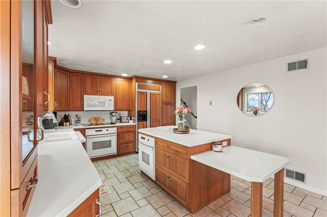 211 Joseph Dr, Canonsburg, PA 15317