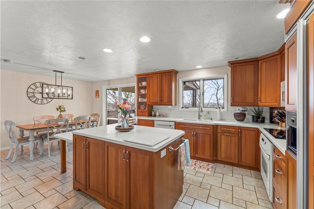 211 Joseph Dr, Canonsburg, PA 15317