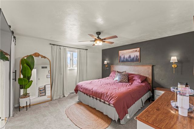 211 Joseph Dr, Canonsburg, PA 15317