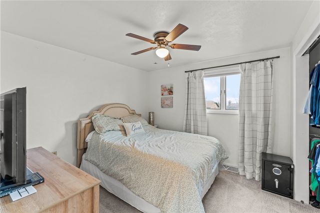 211 Joseph Dr, Canonsburg, PA 15317