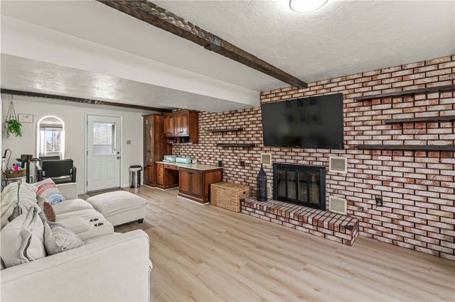 211 Joseph Dr, Canonsburg, PA 15317