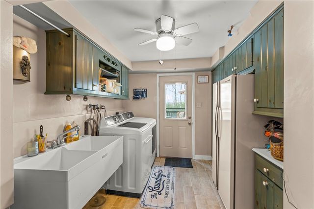 211 Joseph Dr, Canonsburg, PA 15317