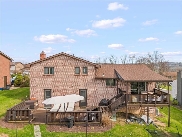 211 Joseph Dr, Canonsburg, PA 15317