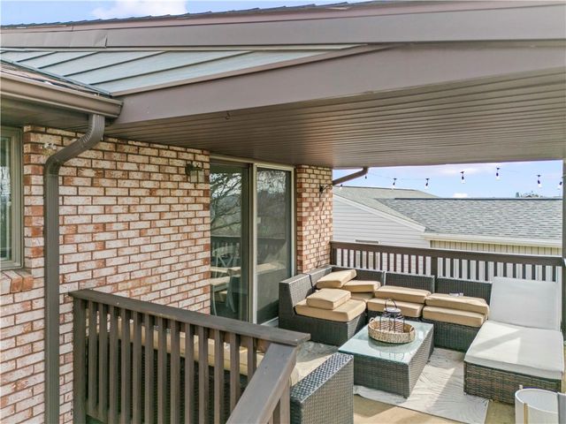 211 Joseph Dr, Canonsburg, PA 15317