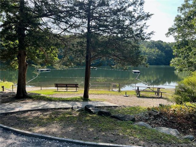 300 Waccabuc Road 2, Goldens Bridge, NY 10526