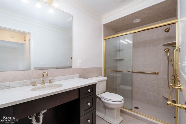 22826 Shoreview Court, St Clair Shores, MI 48082