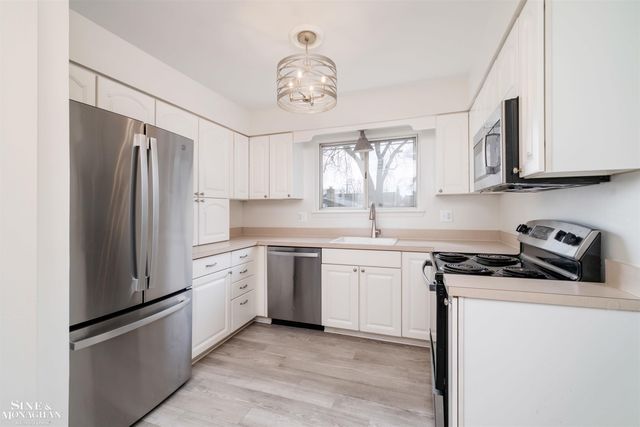 22826 Shoreview Court, St Clair Shores, MI 48082