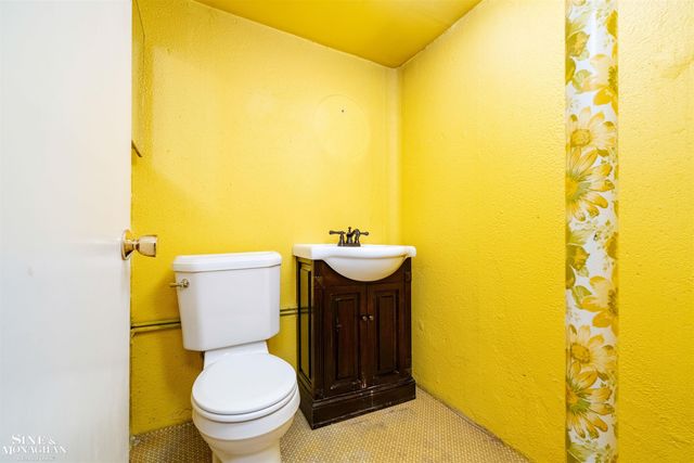 22826 Shoreview Court, St Clair Shores, MI 48082