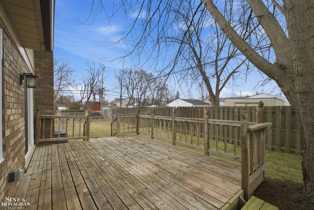 22826 Shoreview Court, St Clair Shores, MI 48082