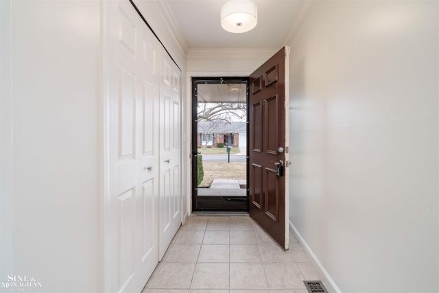 22826 Shoreview Court, St Clair Shores, MI 48082