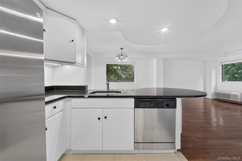 88 Cuttermill Road 322, Great Neck, NY 11021 — photo 5