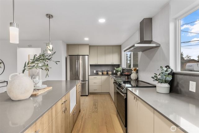 1324 E Walnut Street, Kent, WA 98030