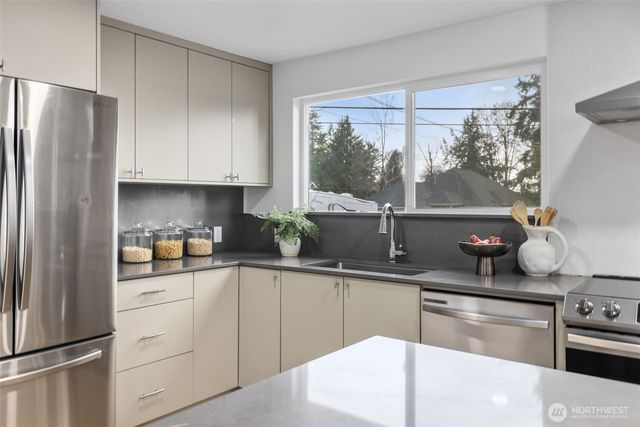 1324 E Walnut Street, Kent, WA 98030