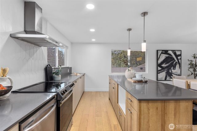 1324 E Walnut Street, Kent, WA 98030