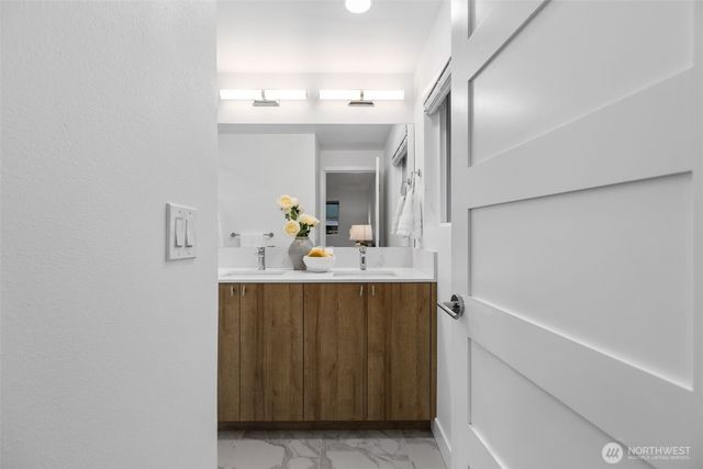 1324 E Walnut Street, Kent, WA 98030