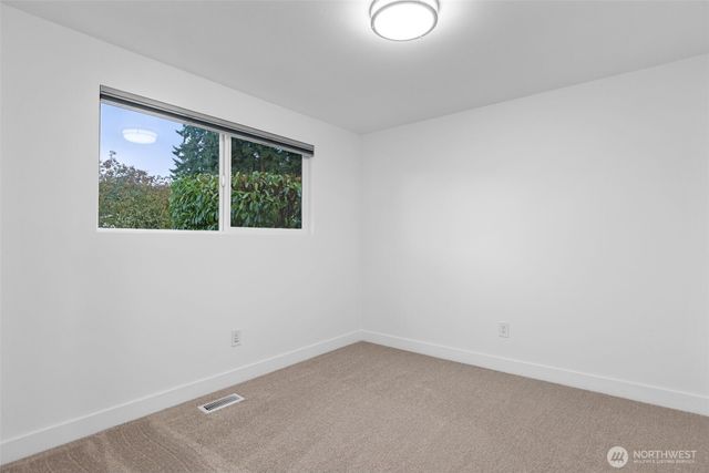 1324 E Walnut Street, Kent, WA 98030