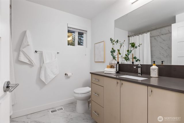 1324 E Walnut Street, Kent, WA 98030