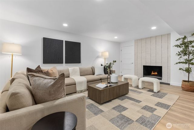 1324 E Walnut Street, Kent, WA 98030