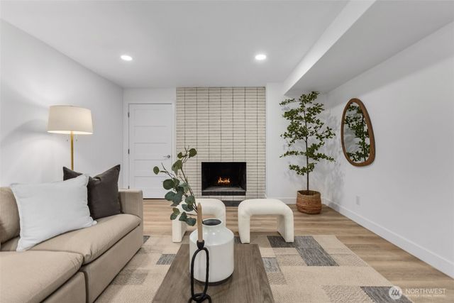 1324 E Walnut Street, Kent, WA 98030