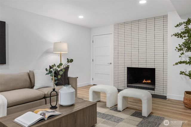 1324 E Walnut Street, Kent, WA 98030