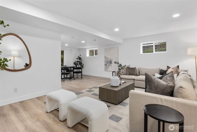 1324 E Walnut Street, Kent, WA 98030