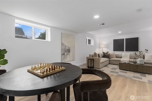 1324 E Walnut Street, Kent, WA 98030