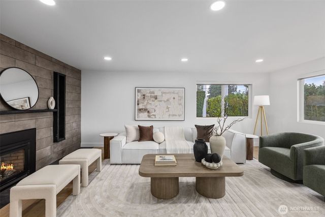 1324 E Walnut Street, Kent, WA 98030