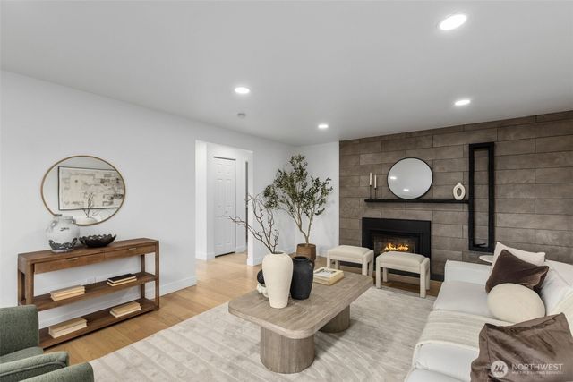 1324 E Walnut Street, Kent, WA 98030