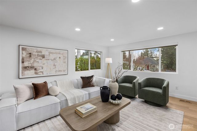 1324 E Walnut Street, Kent, WA 98030