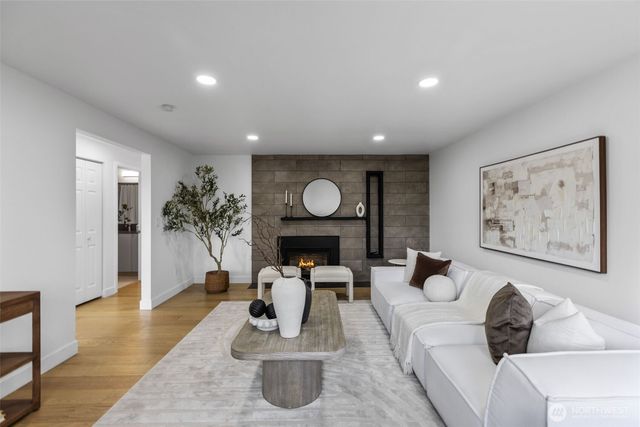 1324 E Walnut Street, Kent, WA 98030