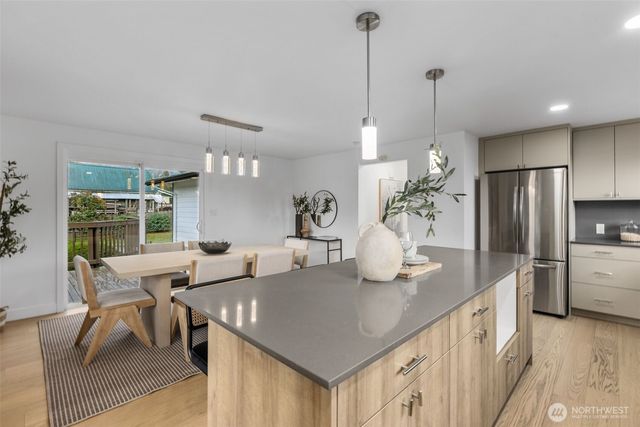 1324 E Walnut Street, Kent, WA 98030