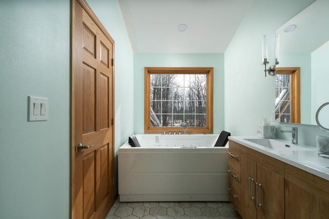 13737 N Lake Shore DRIVE, Mequon, WI 53097