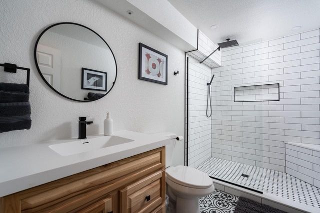 13737 N Lake Shore DRIVE, Mequon, WI 53097