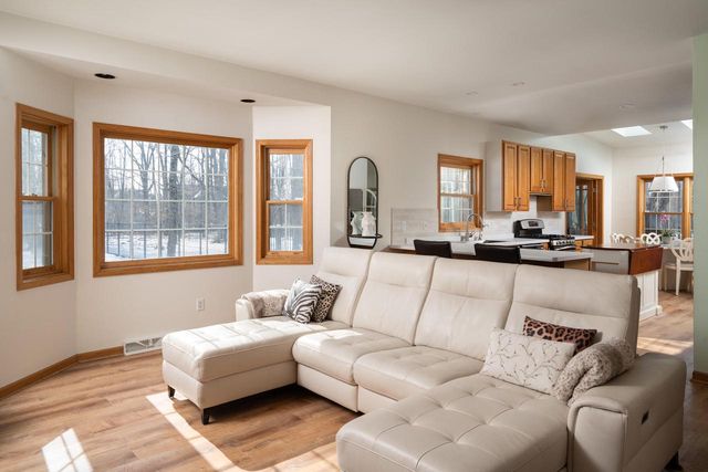 13737 N Lake Shore DRIVE, Mequon, WI 53097